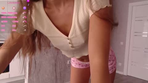 Snapshot of varonica_caprii chatting on September 17, 2025, 7:10 am Varonica Caprii Online this week Monday Tuesday Thursday Friday online show from September 17, 2025, 7:10 am