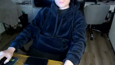 Vaslo online show from April 22, 2026, 5:25 pm