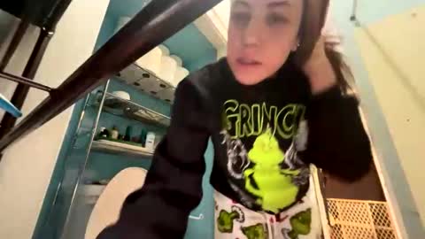 vaua089 online show from December 3, 2025, 1:02 am