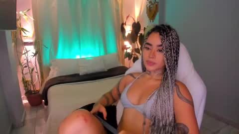 Snapshot of vayolett_bass chatting on June 5, 2026, 7:14 am Vayolett Bass online show from June 5, 2026, 7:14 am