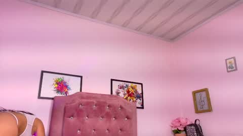 Snapshot of vaythiare_stone chatting on July 4, 2026, 7:20 pm Vaythiare online show from July 4, 2026, 7:20 pm