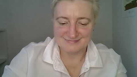 vea_motty online show from February 20, 2026, 1:44 pm