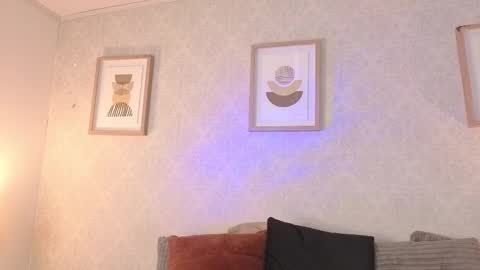 Vee Simons online show from November 24, 2025, 7:57 pm