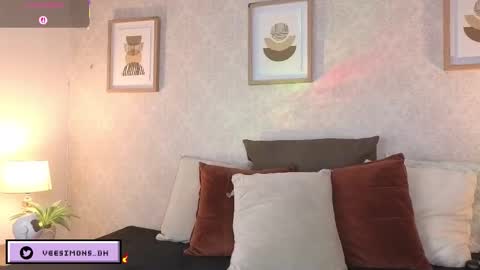 Vee Simons online show from January 6, 2026, 7:39 pm