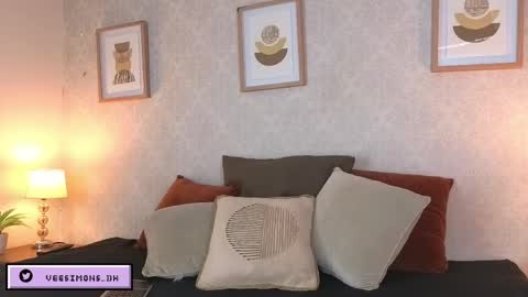 Snapshot of veesimons_dh chatting on April 20, 2026, 7:37 pm Vee Simons online show from April 20, 2026, 7:37 pm