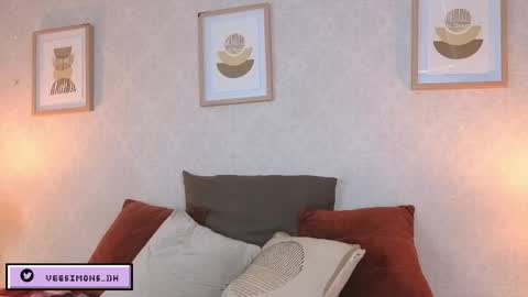 Snapshot of veesimons_dh chatting on April 24, 2026, 7:49 pm Vee Simons online show from April 24, 2026, 7:49 pm