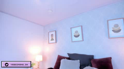 Snapshot of veesimons_dh chatting on April 29, 2026, 7:53 pm Vee Simons online show from April 29, 2026, 7:53 pm