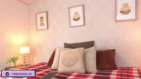 Snapshot of veesimons_dh chatting on April 30, 2026, 8:57 pm Vee Simons online show from April 30, 2026, 8:57 pm