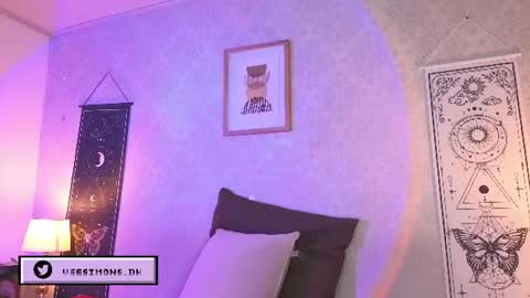 Snapshot of veesimons_dh chatting on July 15, 2026, 8:03 pm Vee Simons online show from July 15, 2026, 8:03 pm