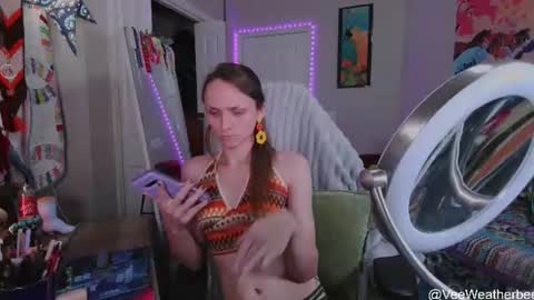 Snapshot of veeweatherbee chatting on August 6, 2026, 10:44 pm Violet Weatherbee online show from August 6, 2026, 10:44 pm