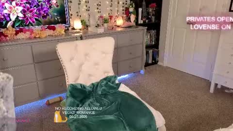 Snapshot of vegas_romance chatting on June 28, 2026, 2:28 am vegas_romance online show from June 28, 2026, 2:28 am