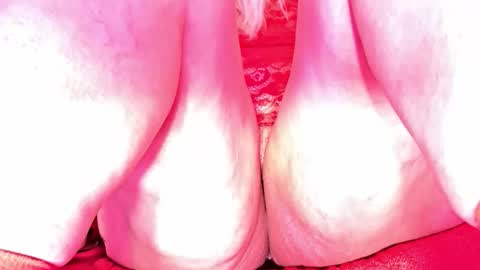 Snapshot of veheveun chatting on December 16, 2025, 4:12 pm Vehe Veun online show from December 16, 2025, 4:12 pm