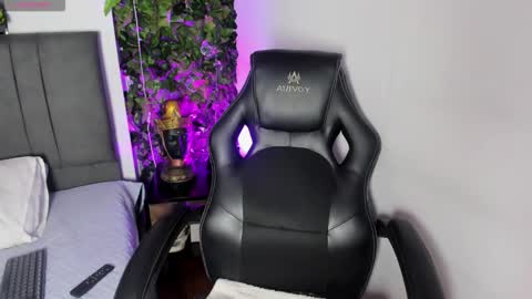 Snapshot of velakimm chatting on October 6, 2025, 8:17 pm Isabella online show from October 6, 2025, 8:17 pm