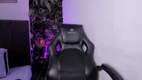 Snapshot of velakimm chatting on November 14, 2025, 8:29 pm Isabella online show from November 14, 2025, 8:29 pm