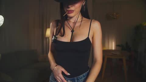 Snapshot of velavelle chatting on May 13, 2026, 8:38 pm Try to unlock online show from May 13, 2026, 8:38 pm