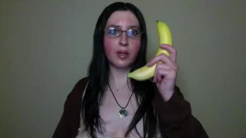 velira_ online show from November 30, 2025, 4:27 am
