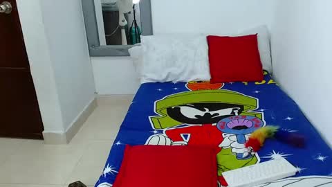 velk_hot1 online show from November 21, 2025, 9:35 pm