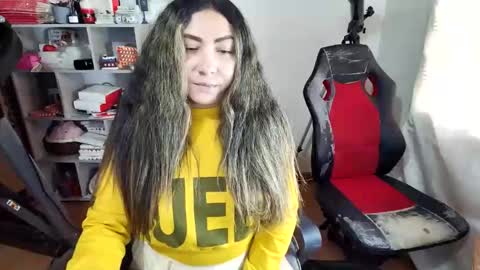 Snapshot of vellarossa chatting on April 17, 2026, 8:45 pm Im VelaI will be Christmas and New Year with my family December 22 to January 13 I will miss you guys. online show from April 17, 2026, 8:45 pm