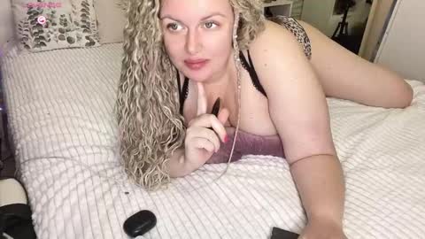 vellinka online show from October 10, 2025, 1:15 am