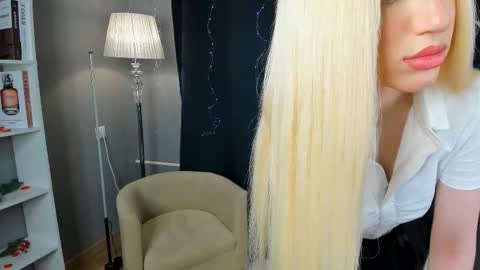 Snapshot of velourorbit chatting on February 26, 2026, 6:12 am Hi im Hannah online show from February 26, 2026, 6:12 am