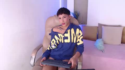 Snapshot of velvet_an chatting on June 10, 2026, 4:34 am An online show from June 10, 2026, 4:34 am