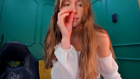 velvet_cherry online show from December 5, 2024, 6:44 pm