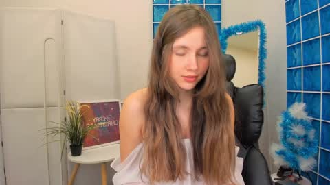 velvet_cherry online show from December 18, 2024, 1:34 pm