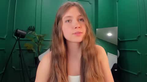 velvet_cherry online show from February 26, 2025, 2:57 pm