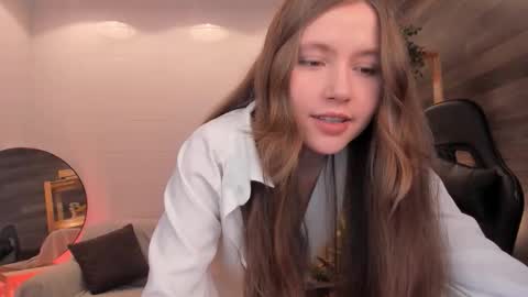 velvet_cherry online show from September 30, 2025, 3:28 pm