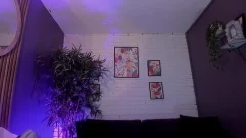 Isabella  online show from December 4, 2025, 11:30 am