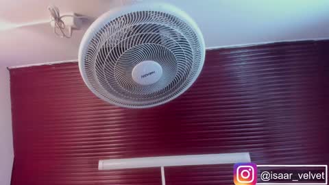 Snapshot of velvet_dreams_ chatting on February 16, 2026, 12:01 pm Isabella online show from February 16, 2026, 12:01 pm