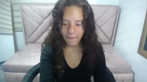 velvet_moon_v online show from September 27, 2025, 1:16 pm