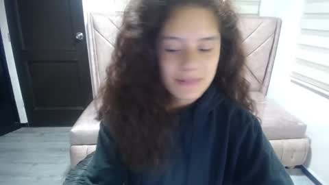 velvet_moon_v online show from October 13, 2025, 1:11 pm