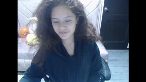 velvet_moon_v online show from October 23, 2025, 1:10 pm