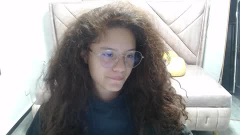 velvet_moon_v online show from November 11, 2025, 1:22 pm