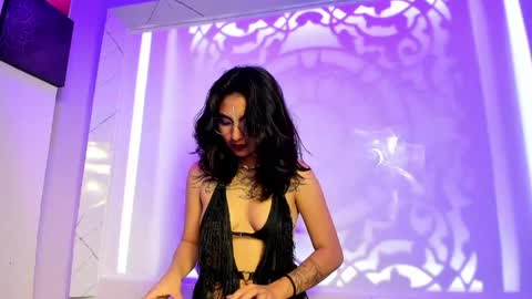 velvet  mystic online show from May 5, 2026, 2:41 am