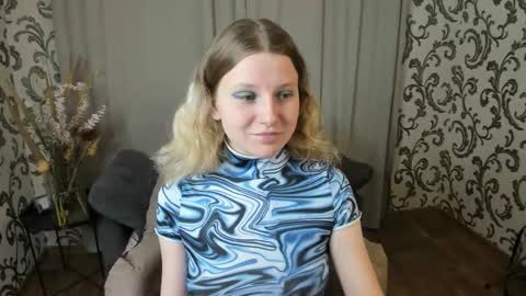 velvet_peach_ online show from November 26, 2025, 11:33 am