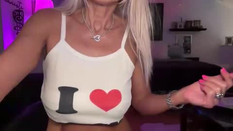 Snapshot of velvetbarbie chatting on January 11, 2026, 7:30 pm VelvetBarbie online show from January 11, 2026, 7:30 pm
