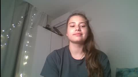 velveted_ivy online show from November 29, 2025, 12:08 pm