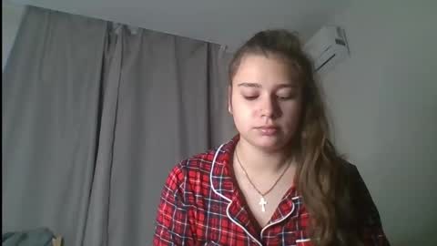 velveted_ivy online show from December 4, 2025, 12:36 pm