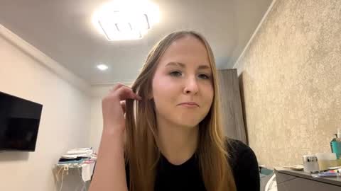 Snapshot of velvetmary chatting on November 18, 2025, 6:07 am Rachel online show from November 18, 2025, 6:07 am