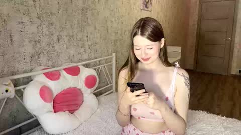 Snapshot of velvetsine chatting on November 17, 2025, 8:31 am Emily online show from November 17, 2025, 8:31 am