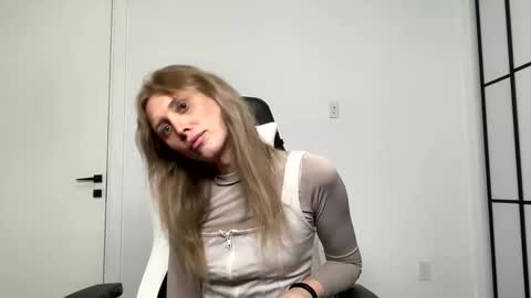 Snapshot of velvettgirl chatting on February 2, 2026, 1:48 am VelvetTGirl online show from February 2, 2026, 1:48 am