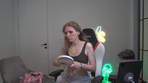 VelvetTGirl online show from March 9, 2026, 4:11 pm