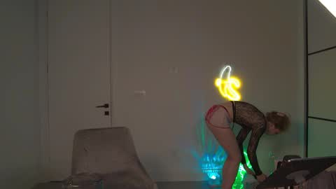 VelvetTGirl online show from April 9, 2026, 6:30 am