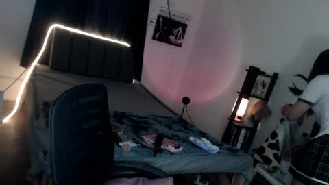 Snapshot of veniceseduction chatting on April 17, 2026, 12:08 pm veniceseduction online show from April 17, 2026, 12:08 pm