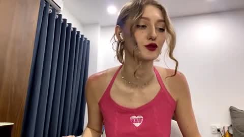 Snapshot of venniebonillas chatting on February 27, 2026, 11:32 am Emily online show from February 27, 2026, 11:32 am