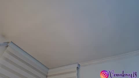 Snapshot of venus_leroy chatting on December 3, 2025, 10:41 pm Venus online show from December 3, 2025, 10:41 pm