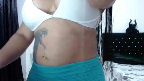 venus_menoza online show from October 30, 2025, 1:34 pm