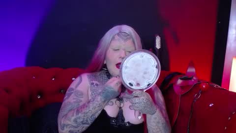 Snapshot of venus_rock chatting on November 5, 2025, 4:12 am Venus Ink online show from November 5, 2025, 4:12 am